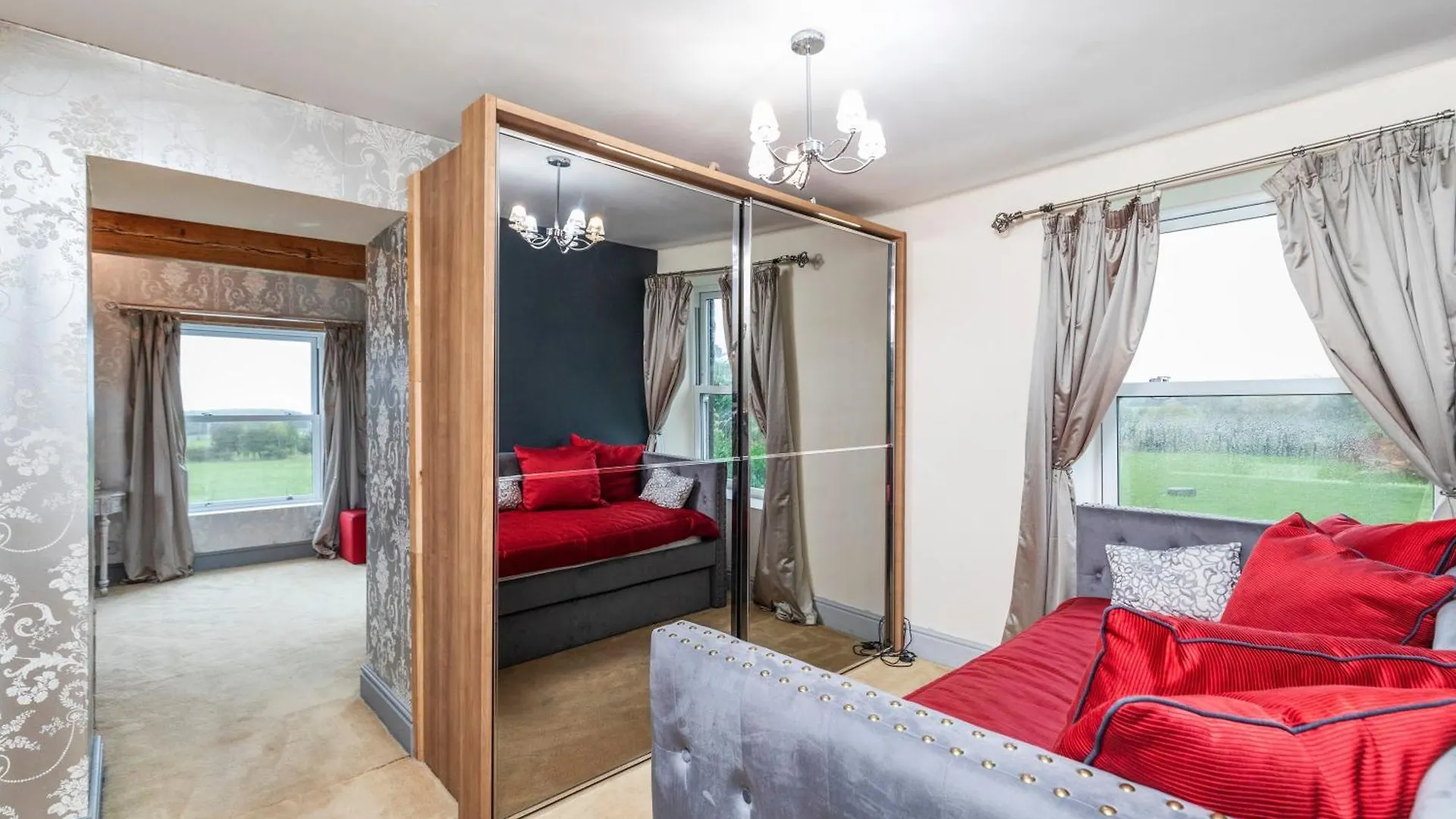 Country Farmhouse - Swim Spa Hot Tub- Bbq Hut Otley  Otley (West Yorkshire)