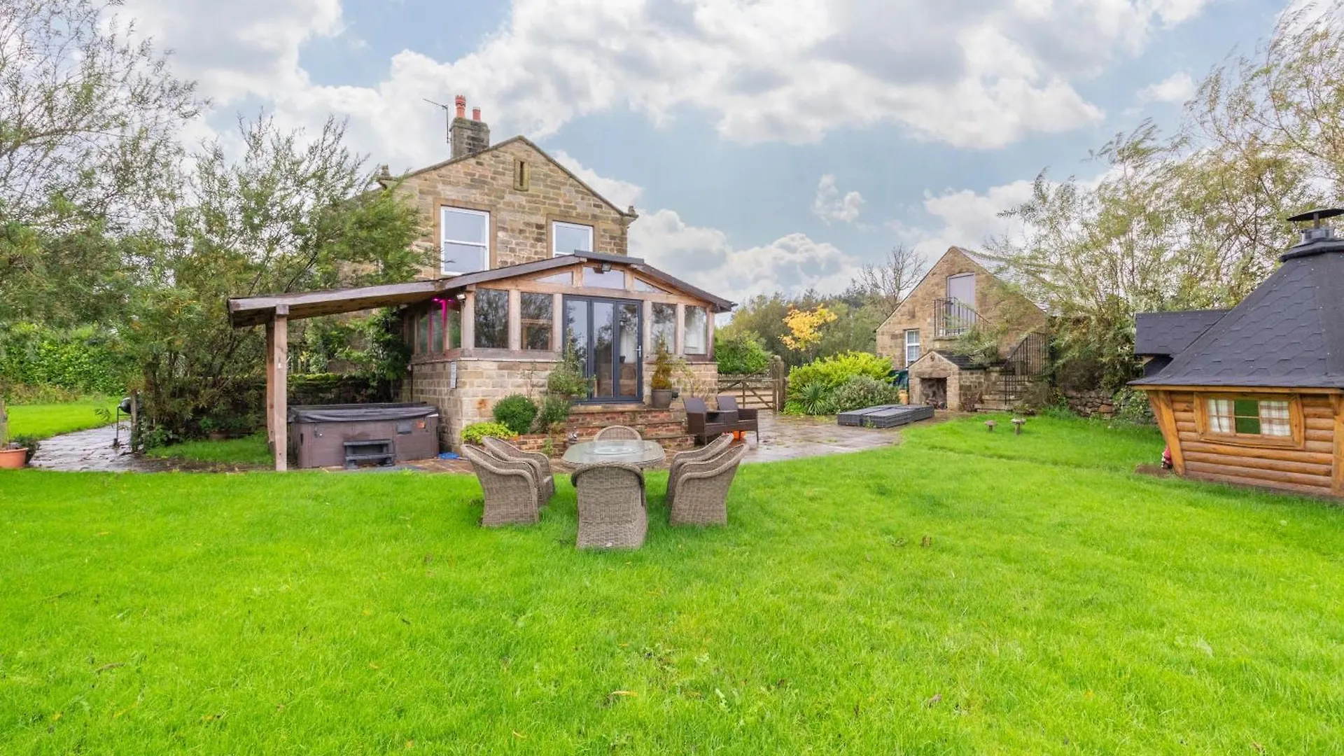 Casa vacanze Country Farmhouse - Swim Spa Hot Tub- Bbq Hut Otley