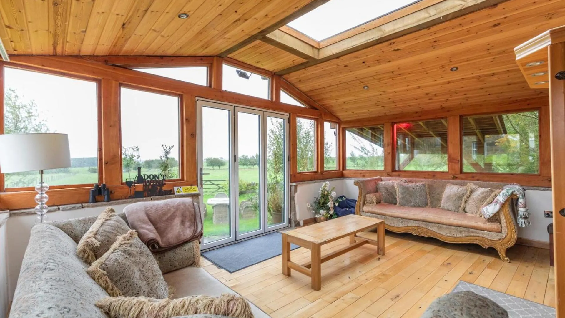 Country Farmhouse - Swim Spa Hot Tub- Bbq Hut Otley  0*, Otley (West Yorkshire)