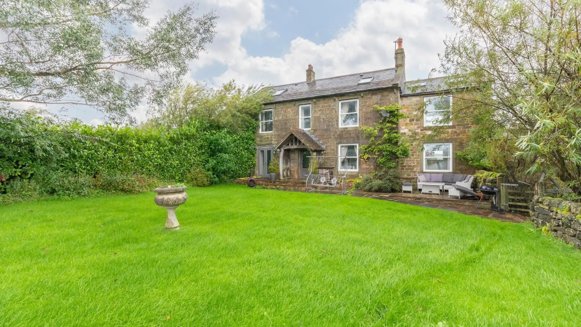 Country Farmhouse - Swim Spa Hot Tub- Bbq Hut Otley  Ferienhaus